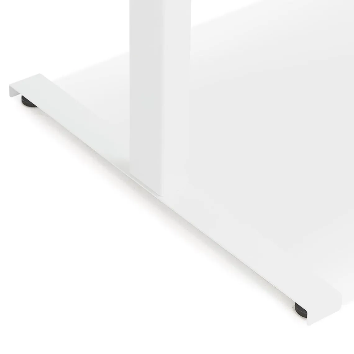 ALTEREGO Bureau assis-debout électrique 'BIONIK'avec plateau en bois et métal blanc