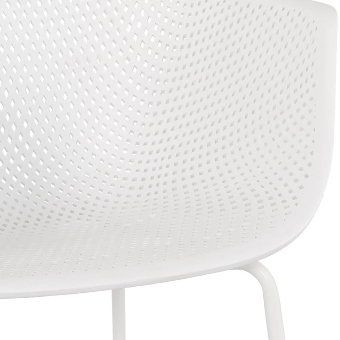 ALTEREGO Chaise avec accoudoirs perforée 'DRAK' blanche Hot