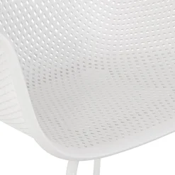 ALTEREGO Chaise avec accoudoirs perforée 'DRAK' blanche Hot