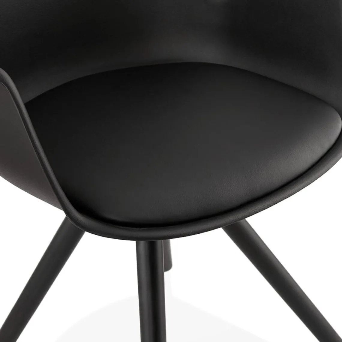 ALTEREGO Chaise avec accoudoirs 'ZALIK' noire avec pieds en bois noir