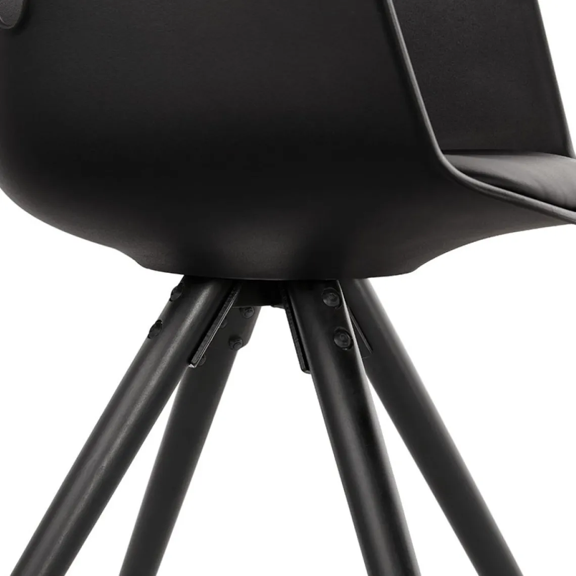 ALTEREGO Chaise avec accoudoirs 'ZALIK' noire avec pieds en bois noir