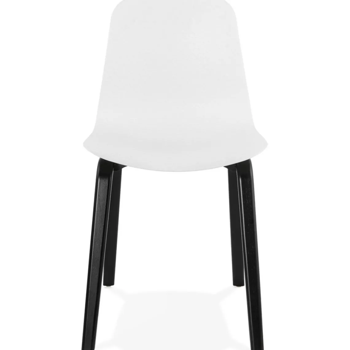 ALTEREGO Chaise design 'PACIFIK' blanche avec pieds en bois noir Online