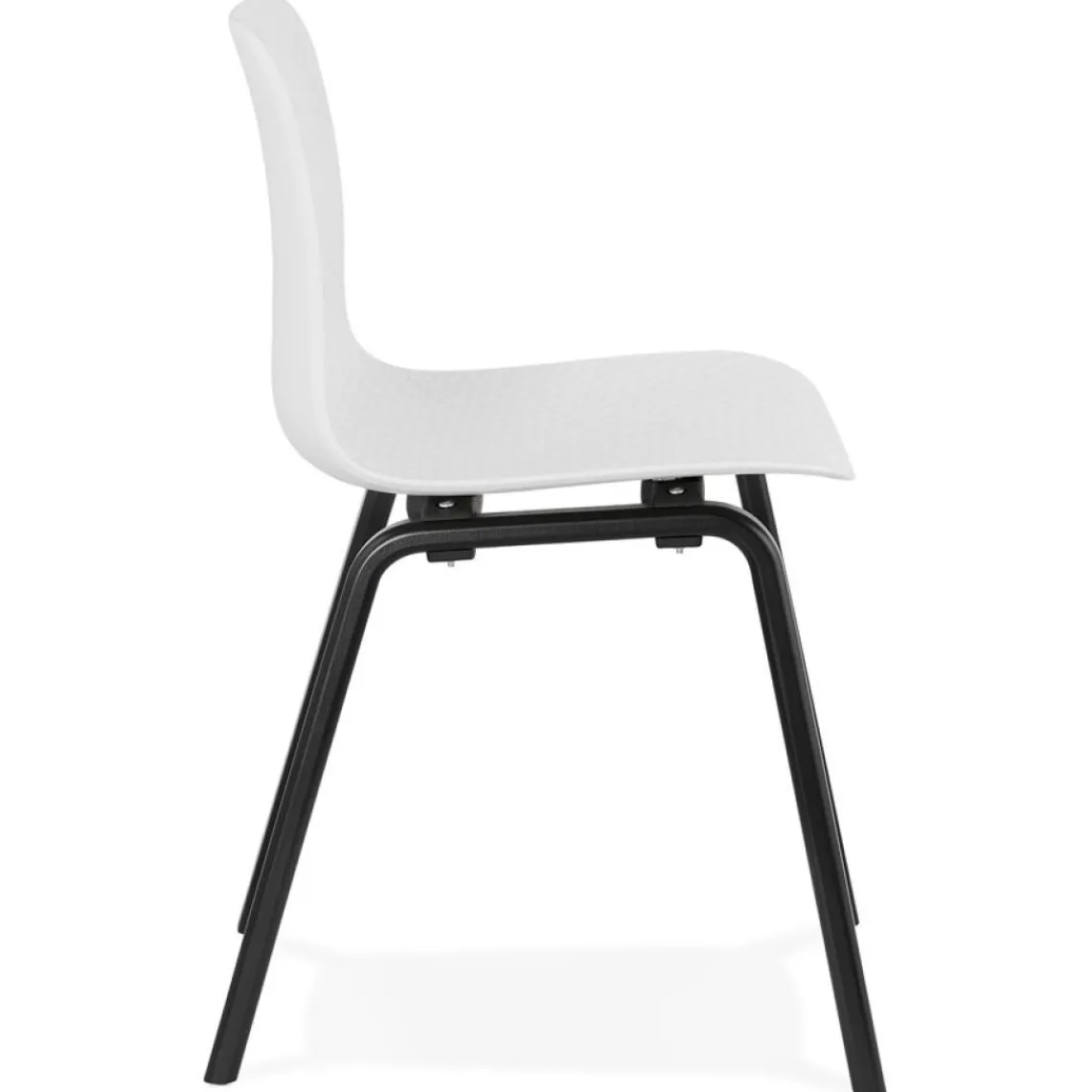 ALTEREGO Chaise design 'PACIFIK' blanche avec pieds en bois noir Online