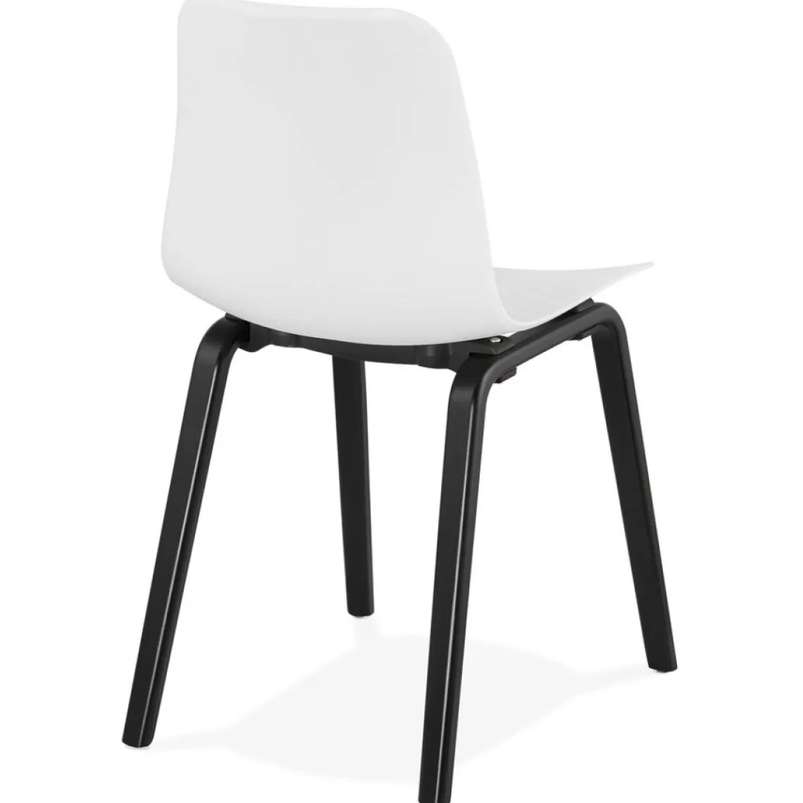 ALTEREGO Chaise design 'PACIFIK' blanche avec pieds en bois noir Online