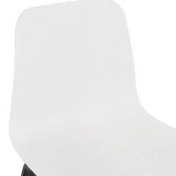 ALTEREGO Chaise design 'PACIFIK' blanche avec pieds en bois noir Online