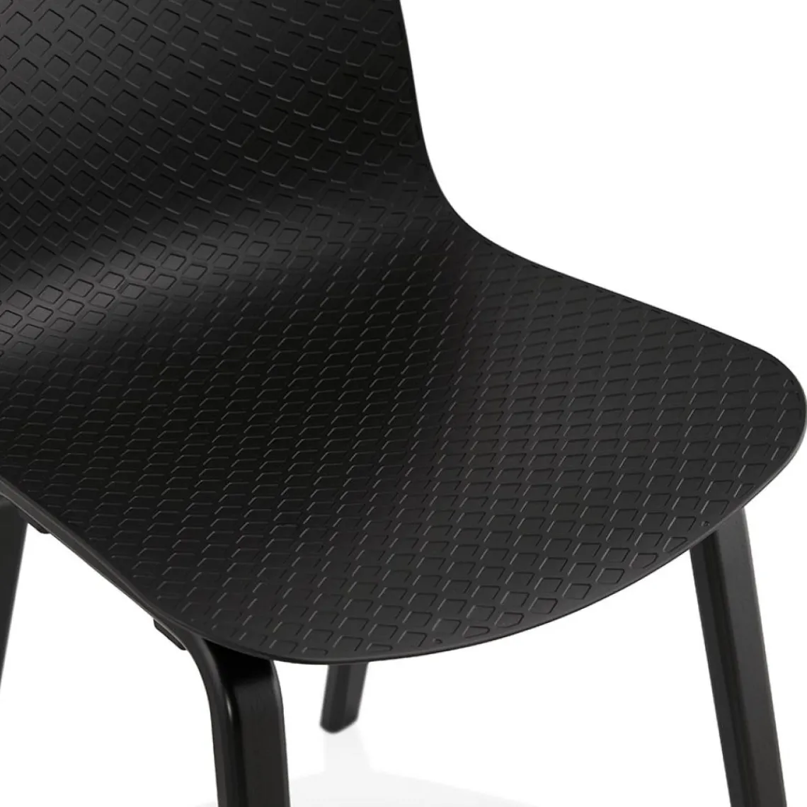 ALTEREGO Chaise design 'PACIFIK' noire avec pieds en bois noir Discount