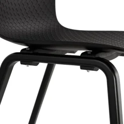 ALTEREGO Chaise design 'PACIFIK' noire avec pieds en bois noir Discount