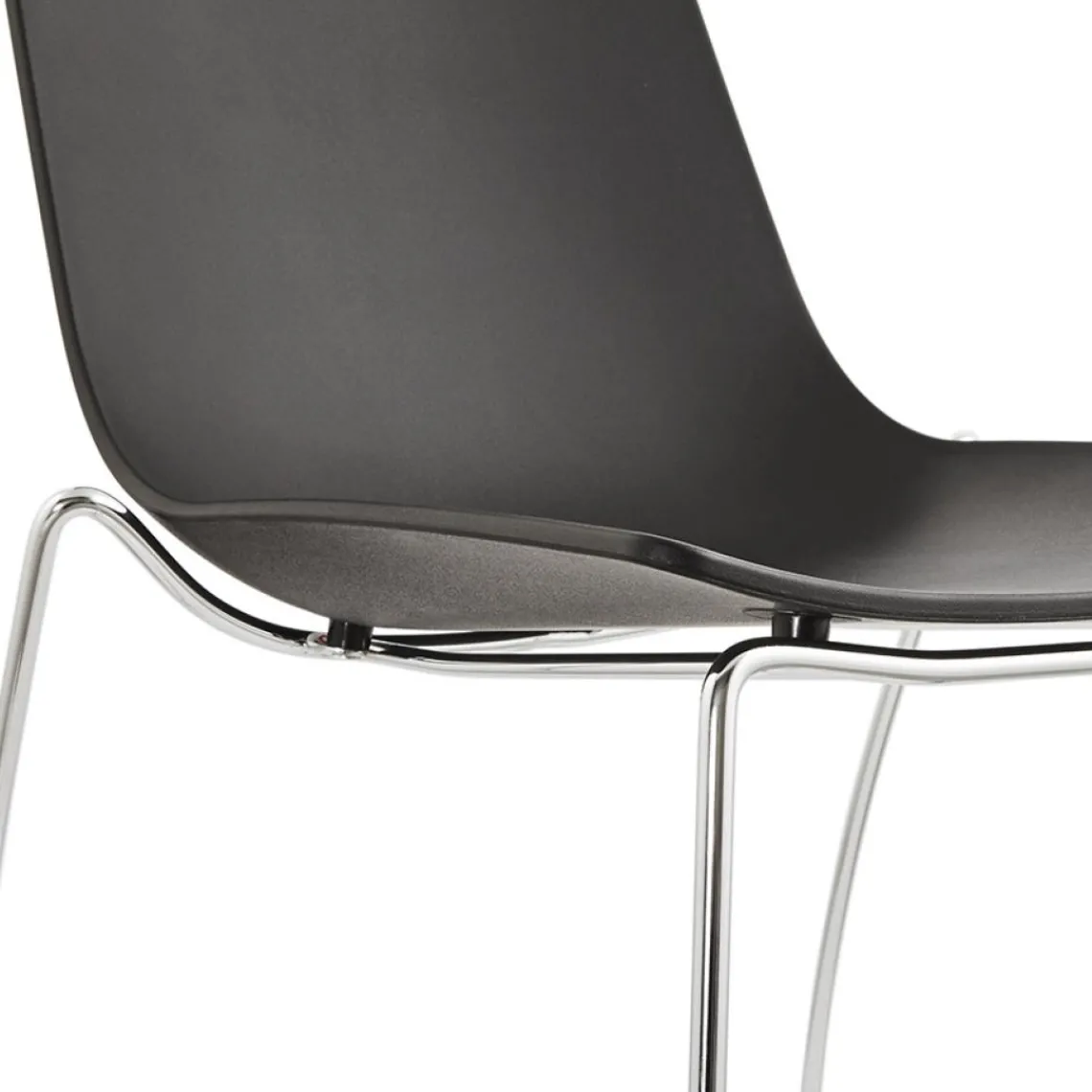 ALTEREGO Chaise design 'TRENO' noire en matière plastique Clearance