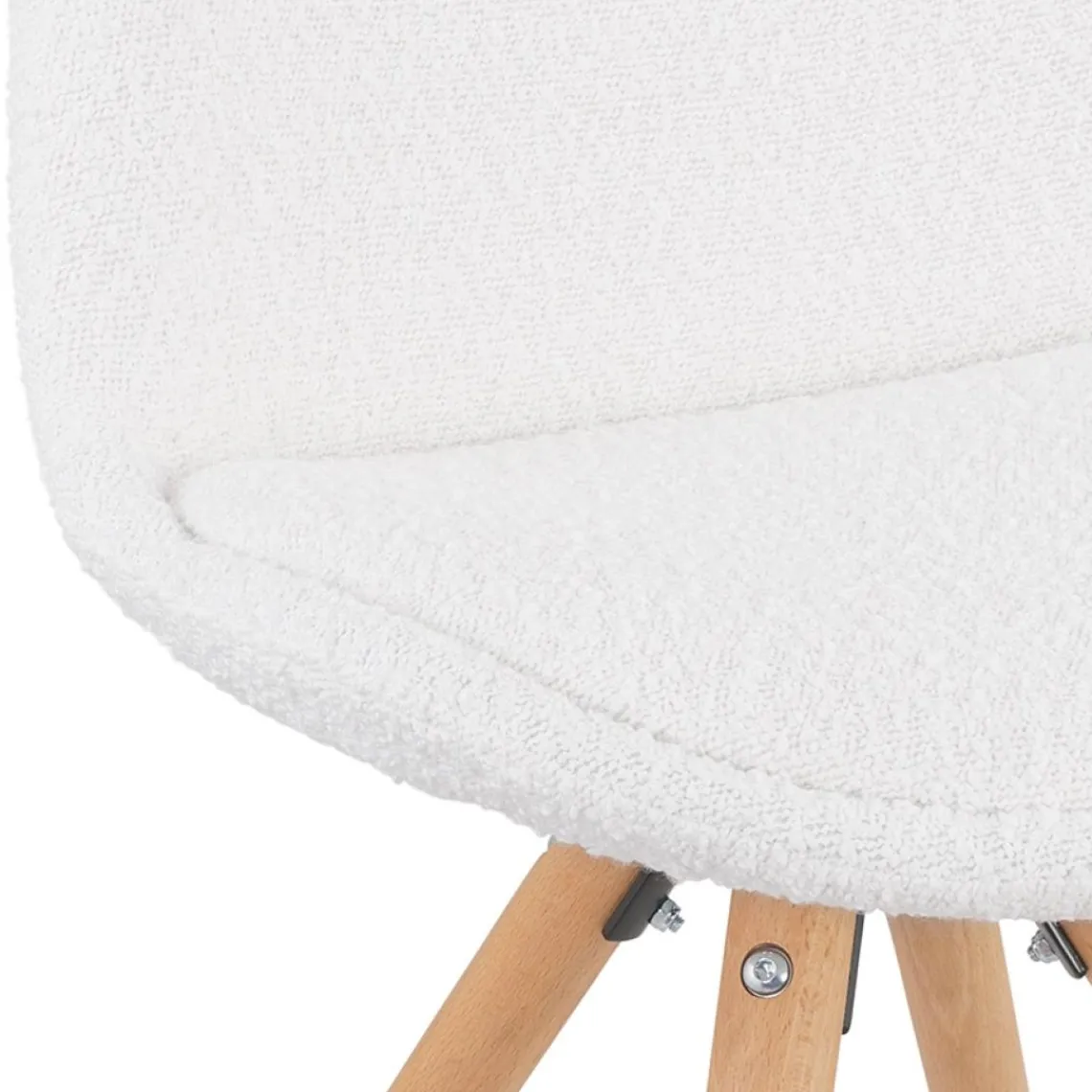 ALTEREGO Chaise design 'VALENTINE' en tissu bouloché blanc style scandinave Online