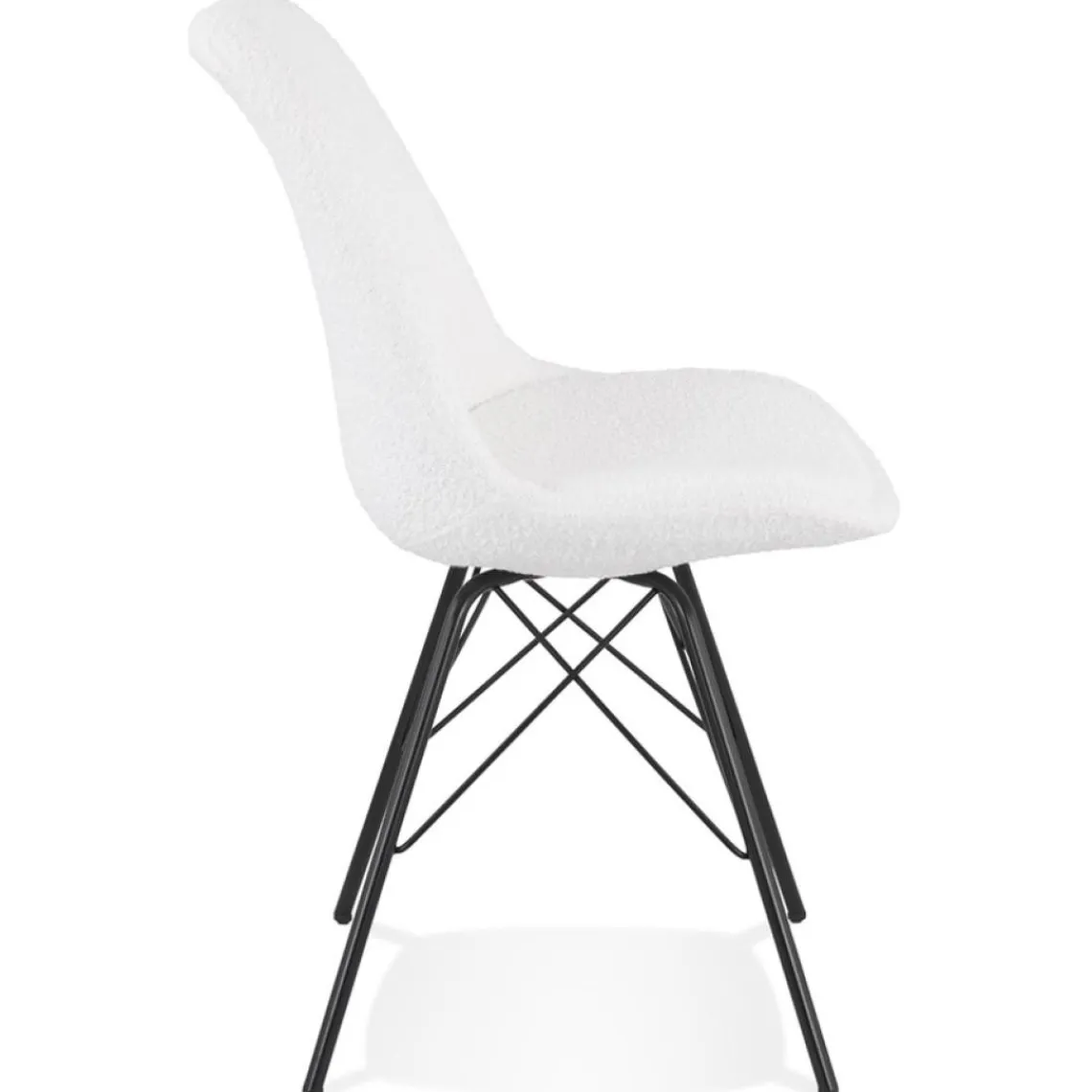 ALTEREGO Chaise design 'VIOLETTE' en tissu bouloché blanc style industriel Outlet