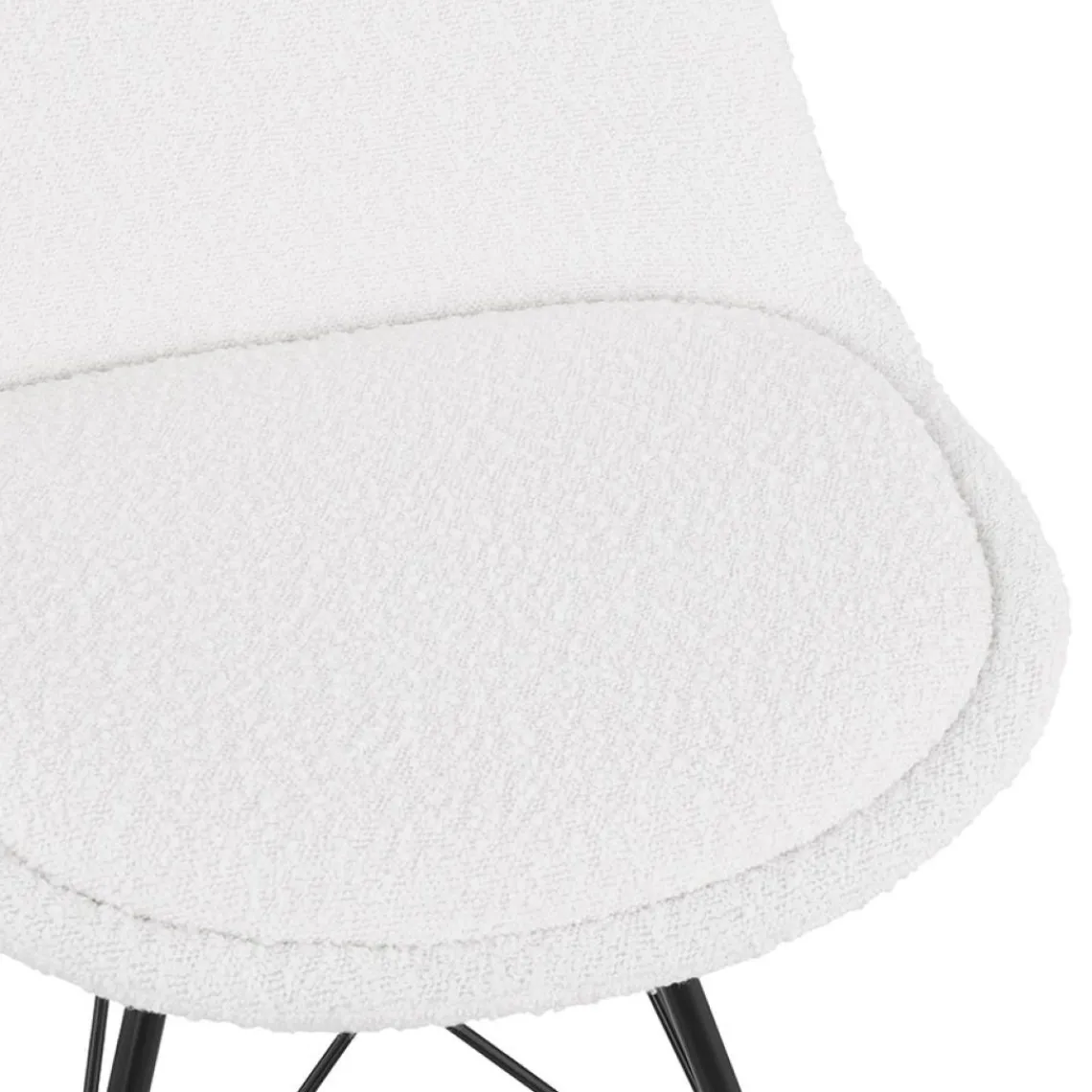 ALTEREGO Chaise design 'VIOLETTE' en tissu bouloché blanc style industriel Outlet