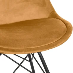 ALTEREGO Chaise design 'ZAZY' en velours moutarde et pieds en métal noir Outlet
