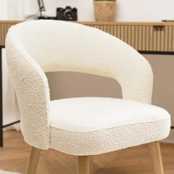 Macabane Chaise en tissu bouclette écru, dossier ouvert, pieds en bois PIERRE Outlet