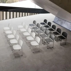 ALTEREGO Chaise 'PILA' blanche avec assise plastique et structure métal Online