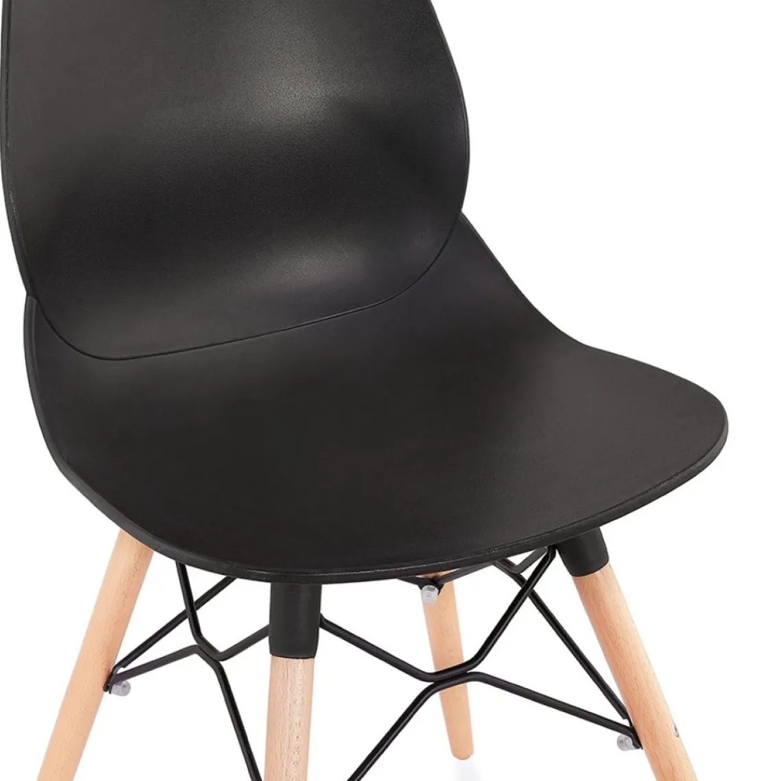 ALTEREGO Chaise scandinave 'EPIK' noire moderne Hot