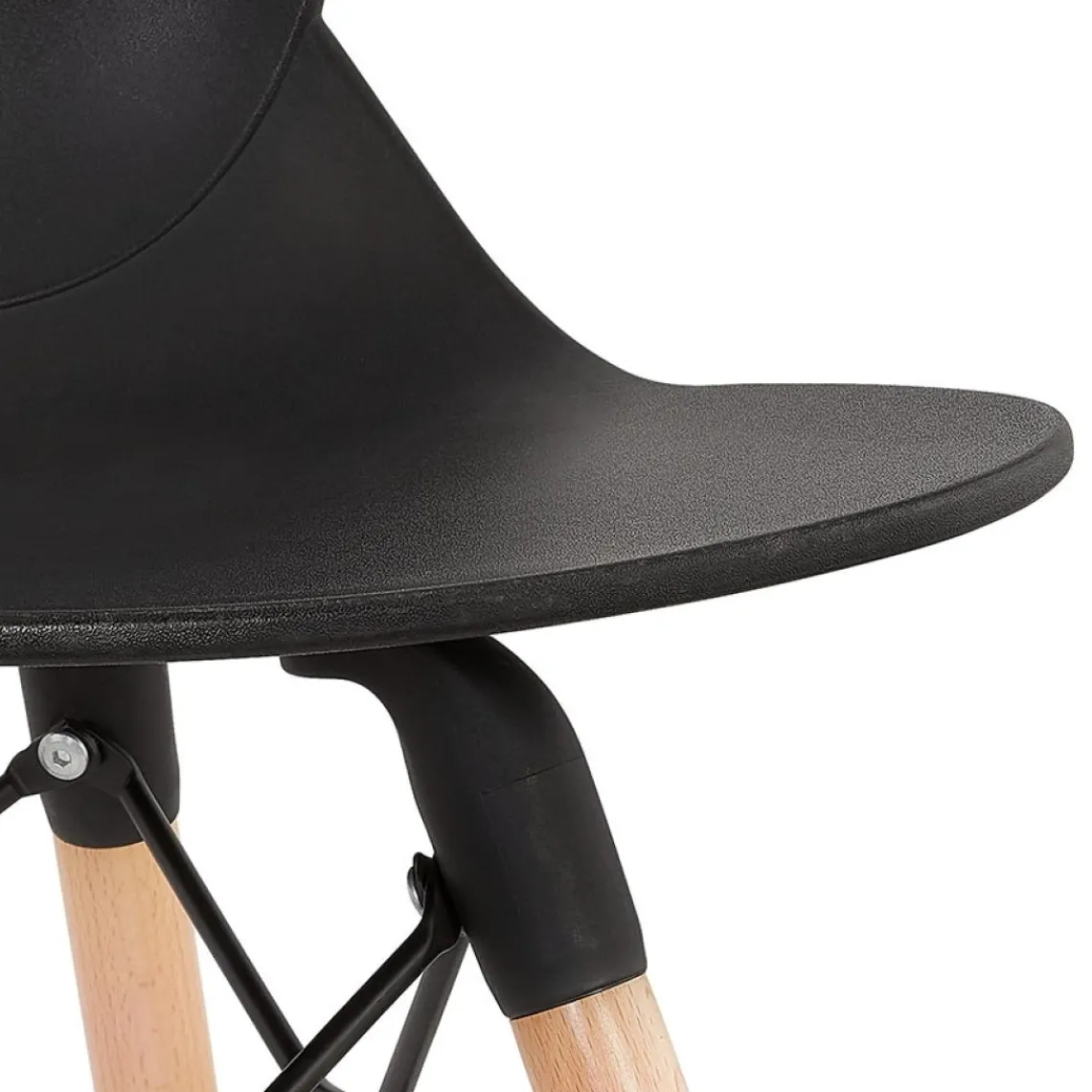 ALTEREGO Chaise scandinave 'EPIK' noire moderne Hot