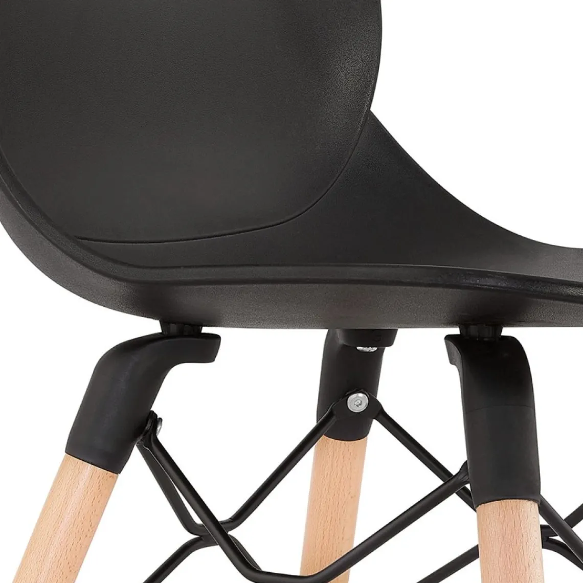 ALTEREGO Chaise scandinave 'EPIK' noire moderne Hot