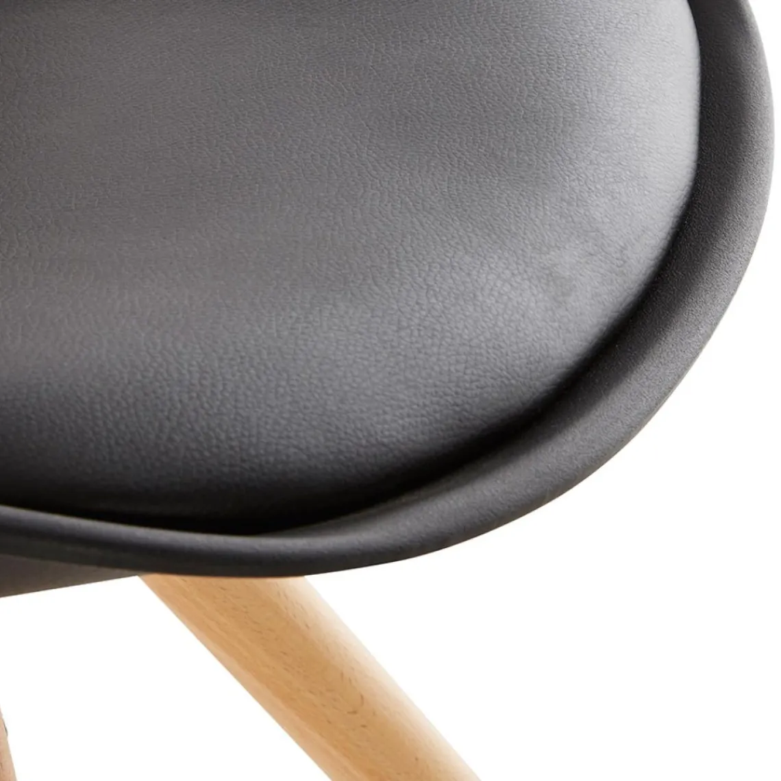ALTEREGO Chaise scandinave 'GOUJA' noire Hot