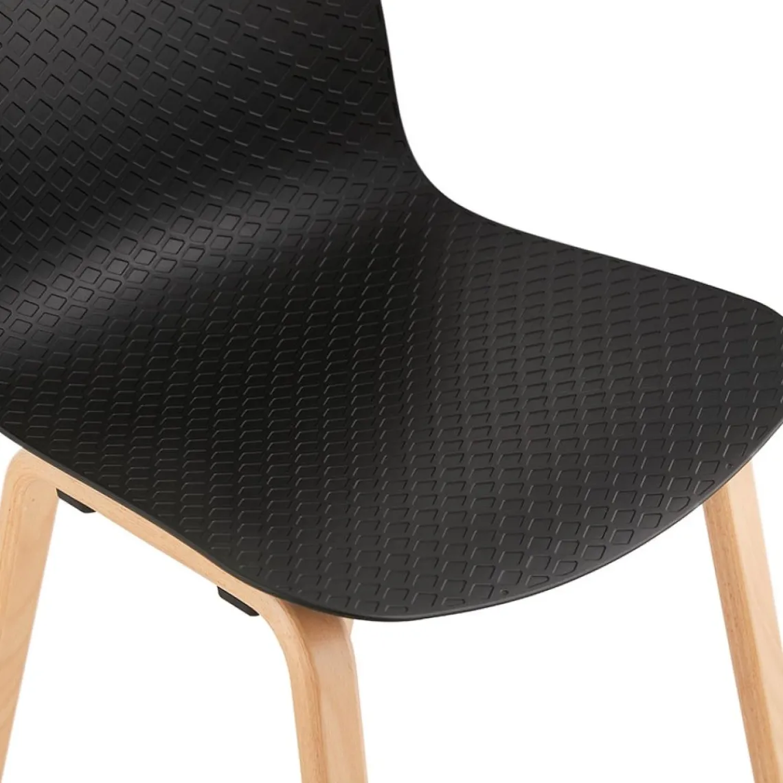 ALTEREGO Chaise scandinave 'PACIFIK' noire avec pieds en bois finition naturelleChaise scandinave 'PACIFIK' noire avec pieds en bois finition naturelle Best