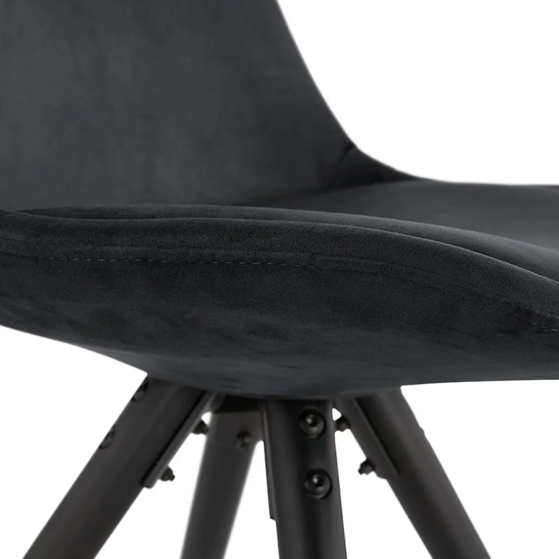 ALTEREGO Chaise vintage 'RICKY' en velours noir et pieds en bois noir Outlet