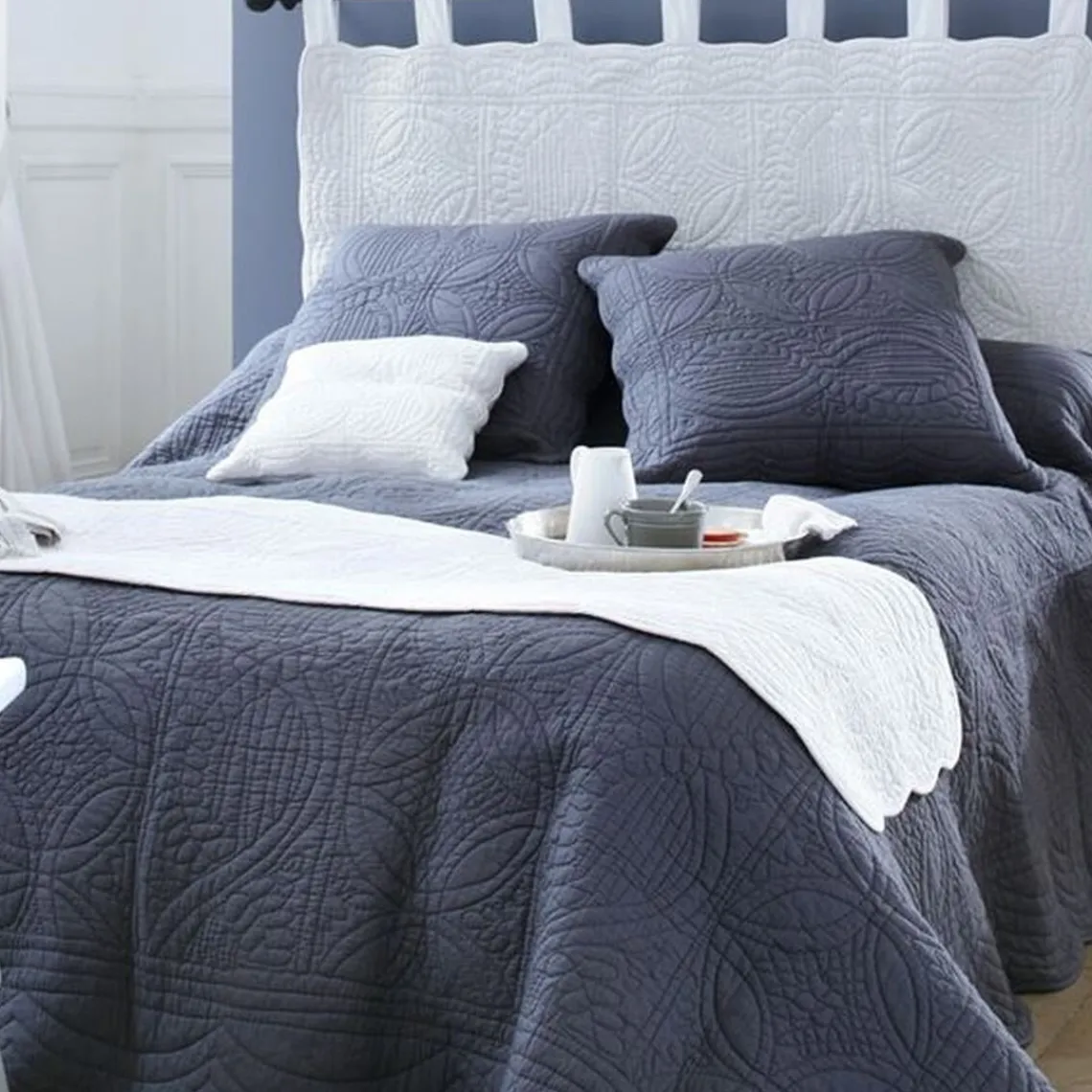 Becquet Chemin de lit uni en boutis création - Blanc New