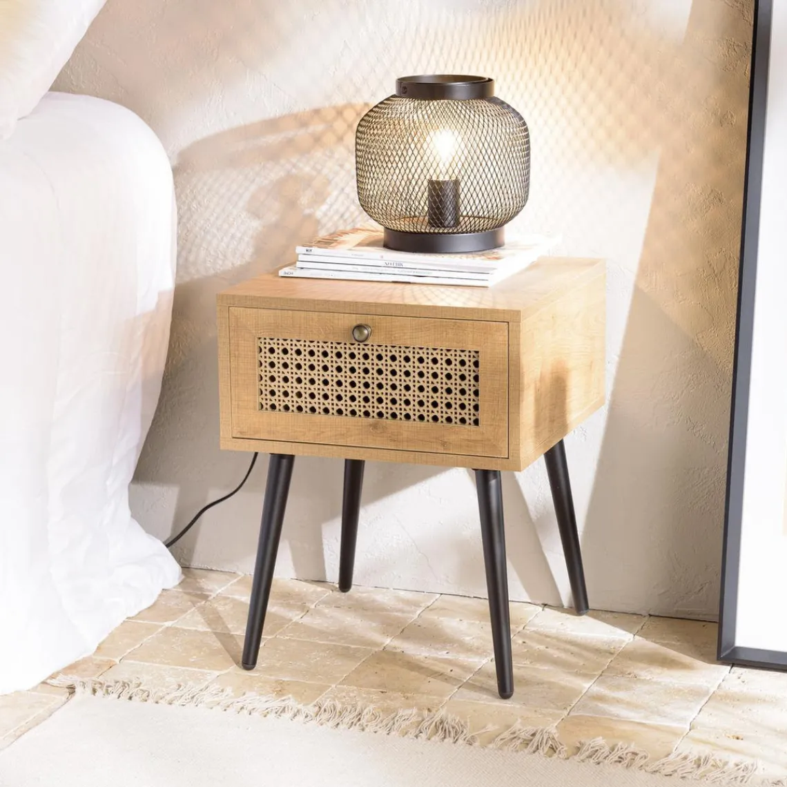 Macabane Chevet marron 1 tiroir effet cannage pieds métal noir CHARLIE Hot