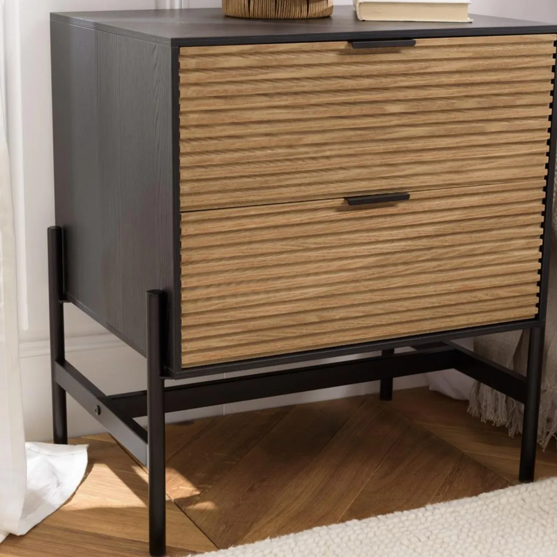 Macabane Chevet marron et noir 2 tiroirs Pin pieds métal noir Discount