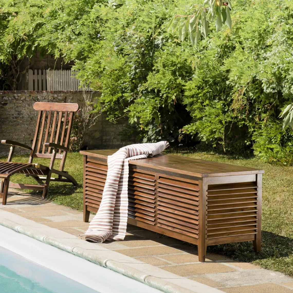 Macabane Coffre de jardin piscine HANNA en bois teck huilé 200x55cm Best