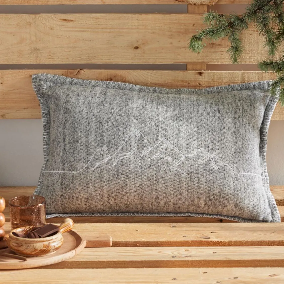 Today Coussin en coton HORS PISTE 40 x 60 - gris clair Montagne New