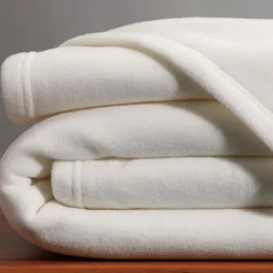 Becquet Couverture POLAIRE UNIE microfibre tempérée naturel Beige Ficelle Hot
