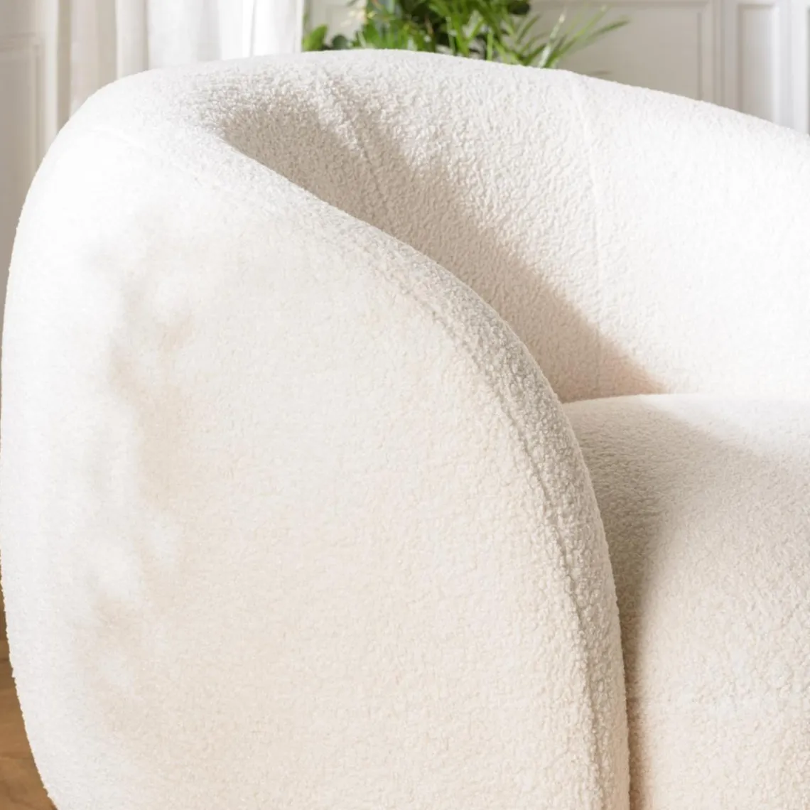 Macabane Fauteuil arrondi en tissu bouclette écru LEOPOLD Beige Best