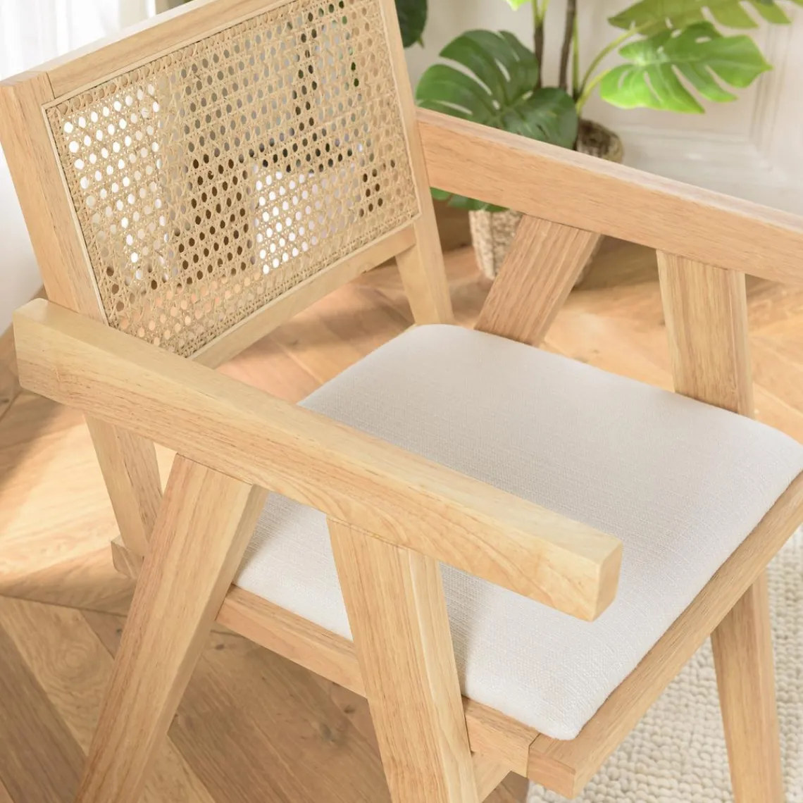 Macabane Fauteuil bois d’Hévéa assise tissu dossier rotin naturel AGATHE Blanc Outlet