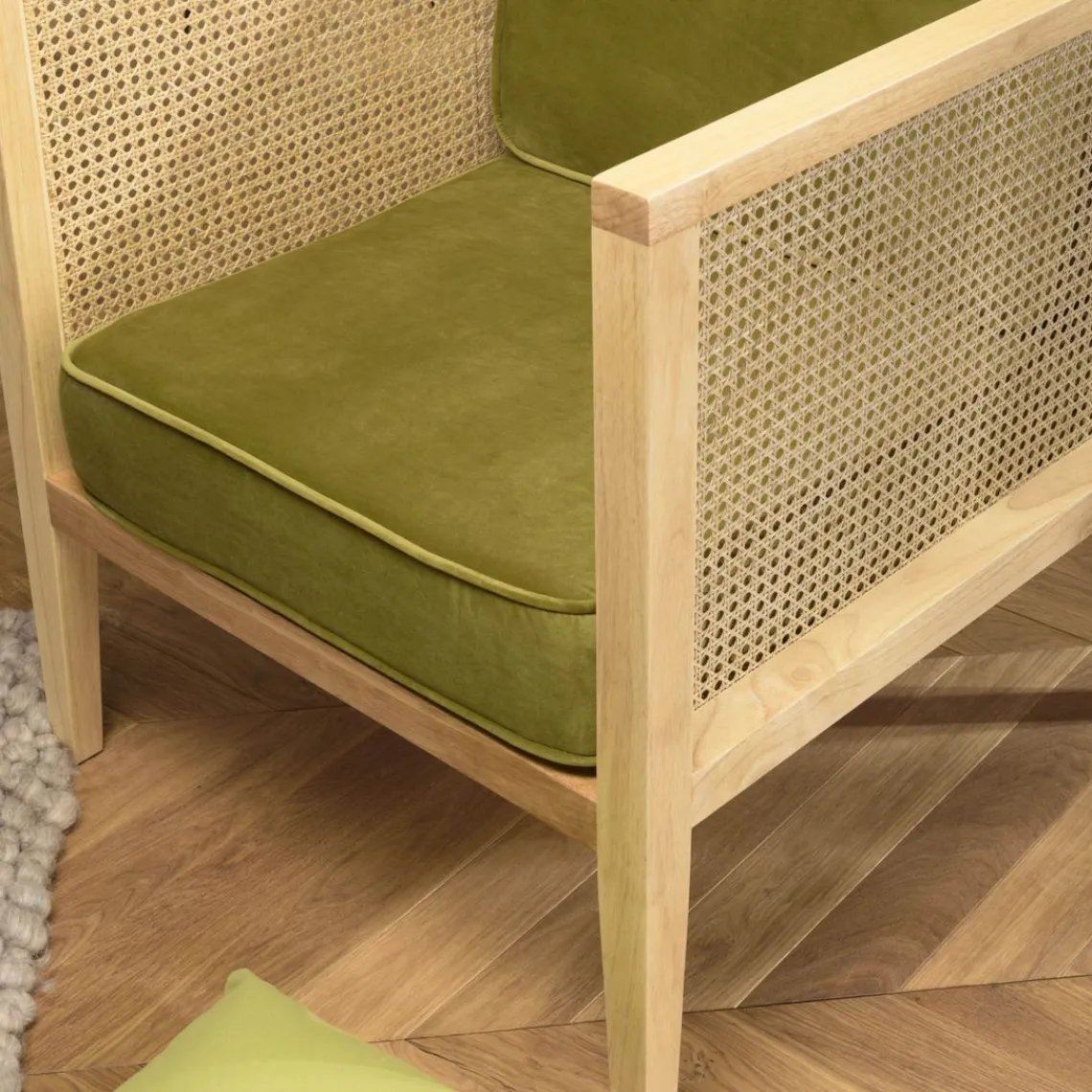 Macabane Fauteuil cannage assise amovible velours vert Discount