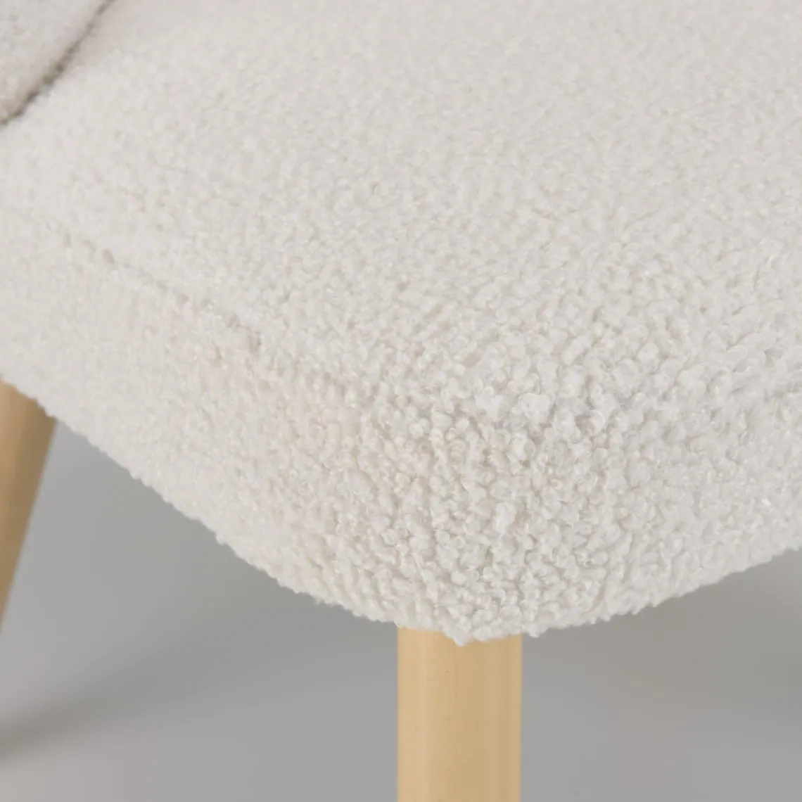 Macabane Fauteuil en tissu bouclette blanc pieds en bois Best