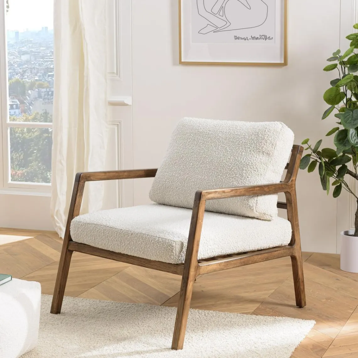Macabane Fauteuil en tissu écru, structure et accoudoirs en bois GASTON Online