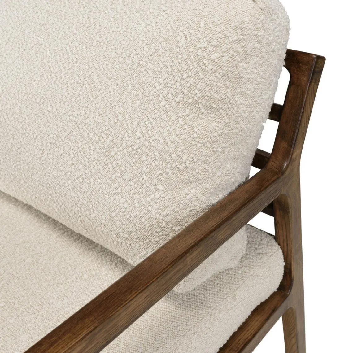 Macabane Fauteuil en tissu écru, structure et accoudoirs en bois GASTON Online