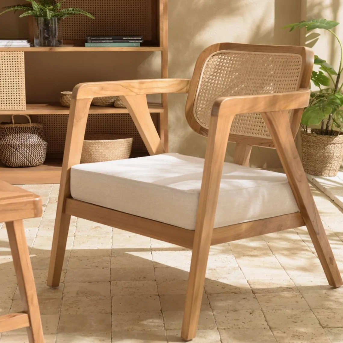 Macabane Fauteuil FLORES en teck avec dossier en cannage naturel et coussin gris WILL Marron New