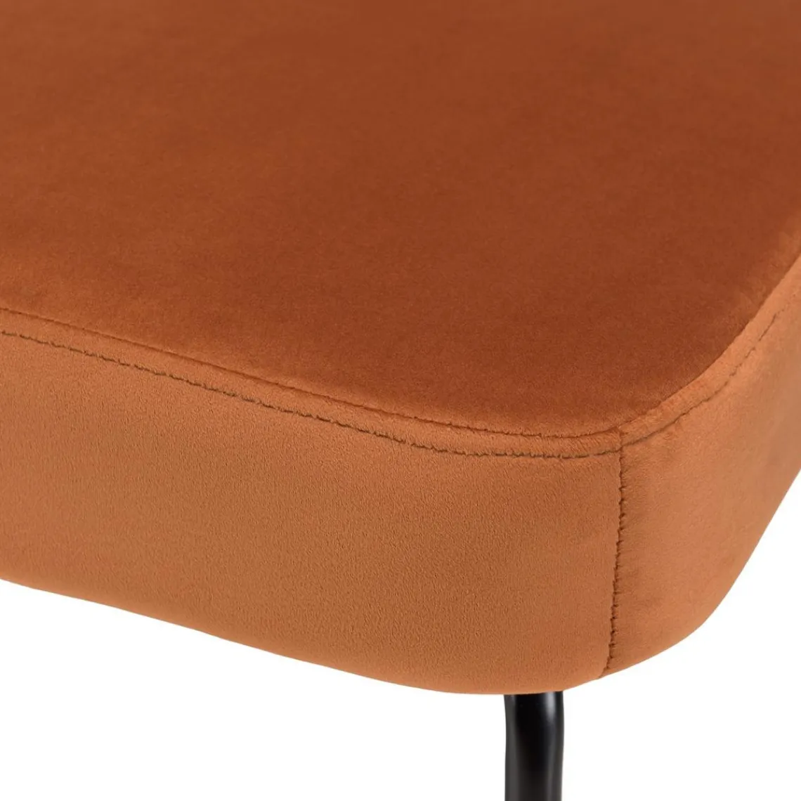 Macabane Fauteuil métal noir assise velours orange ambré dossier rotin Outlet