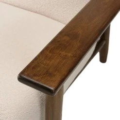 Macabane Fauteuil tissu bouclette écru structure et accoudoirs en bois GASTON New