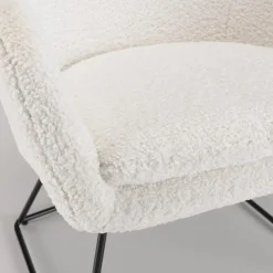 Macabane Fauteuil urban tissu bouclette blanc pieds évasés métal noir