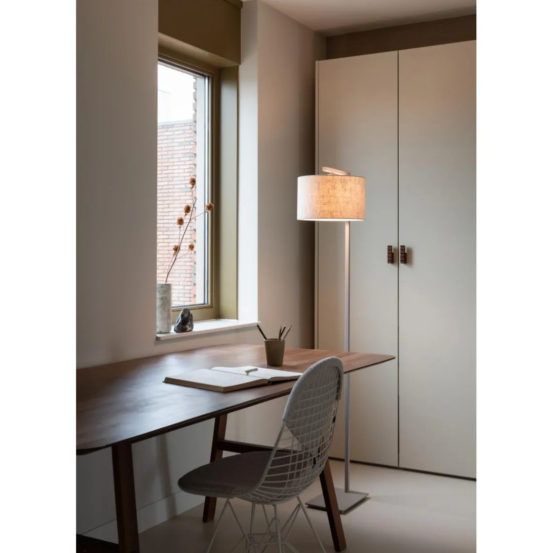 It s About Romi Lampadaire Boston sable abat-jour lin clair Outlet