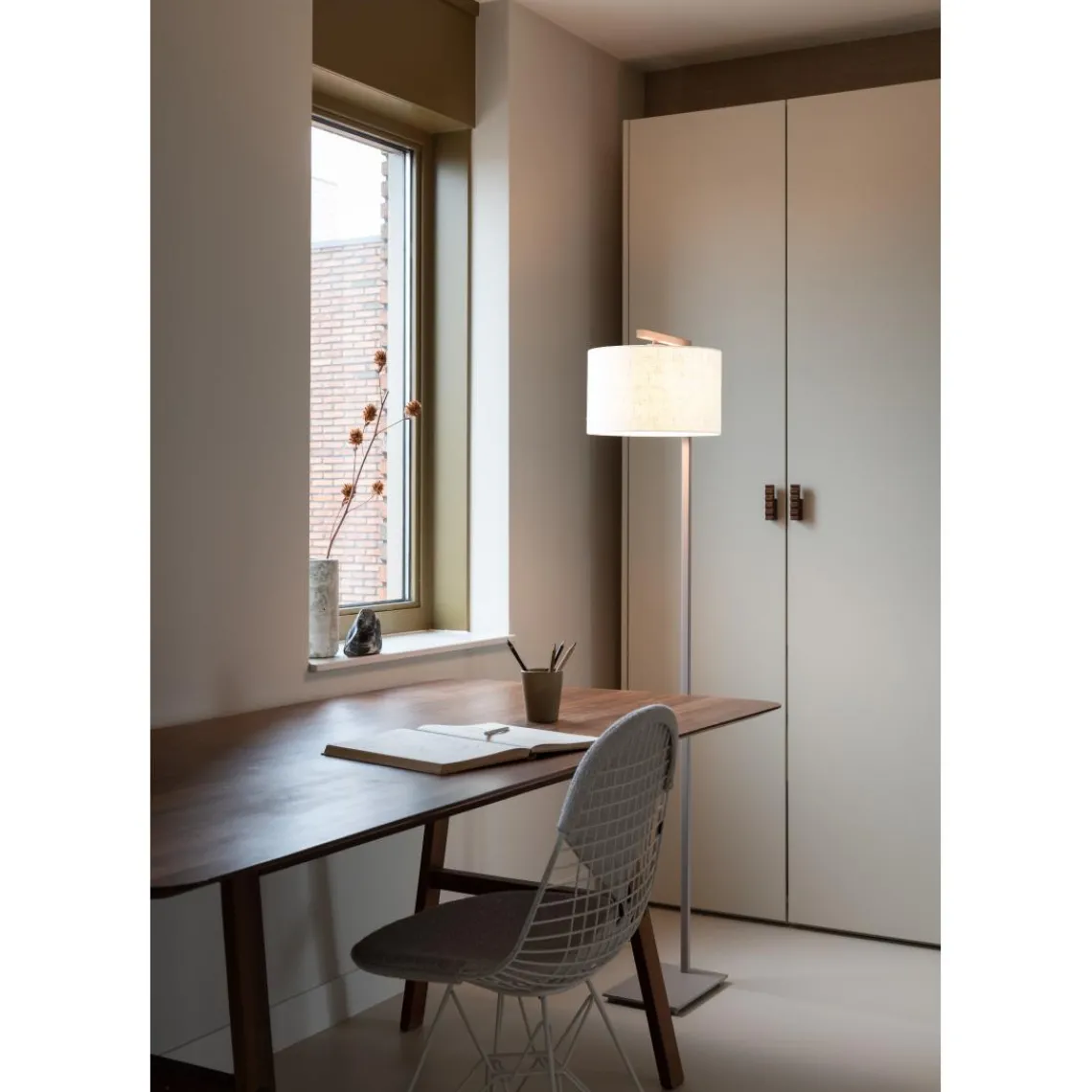 It s About Romi Lampadaire Boston sable abat-jour blanc Online