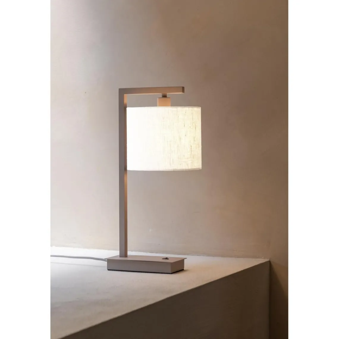 It s About Romi Lampe de table Boston sable abat-jour blanc Discount