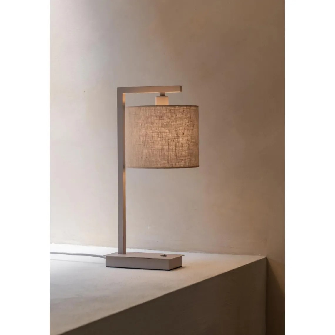 It s About Romi Lampe de table Boston sable abat-jour lin fonce New