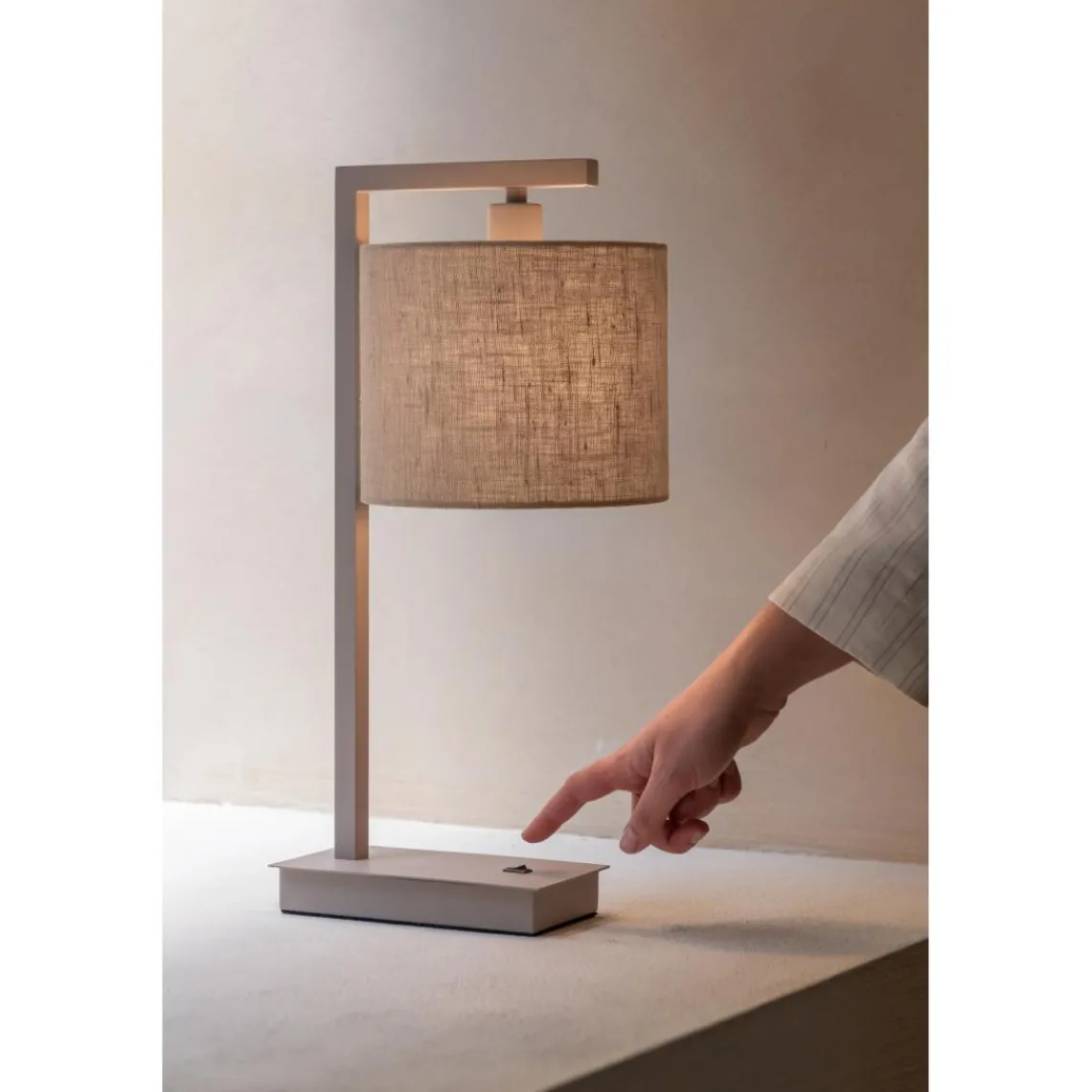 It s About Romi Lampe de table Boston sable abat-jour lin fonce New