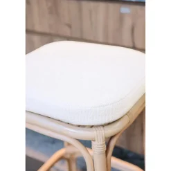 3S. x Home Le tabouret de bar OBIRA design scandinave élégant assise en rotin avec cousin amovible