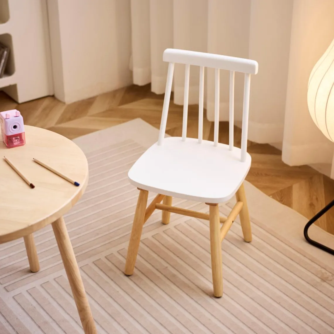 3S. x Home Lot de 2 chaises pour enfant NESNA design moderne et sa structure en bois massif blanc Outlet