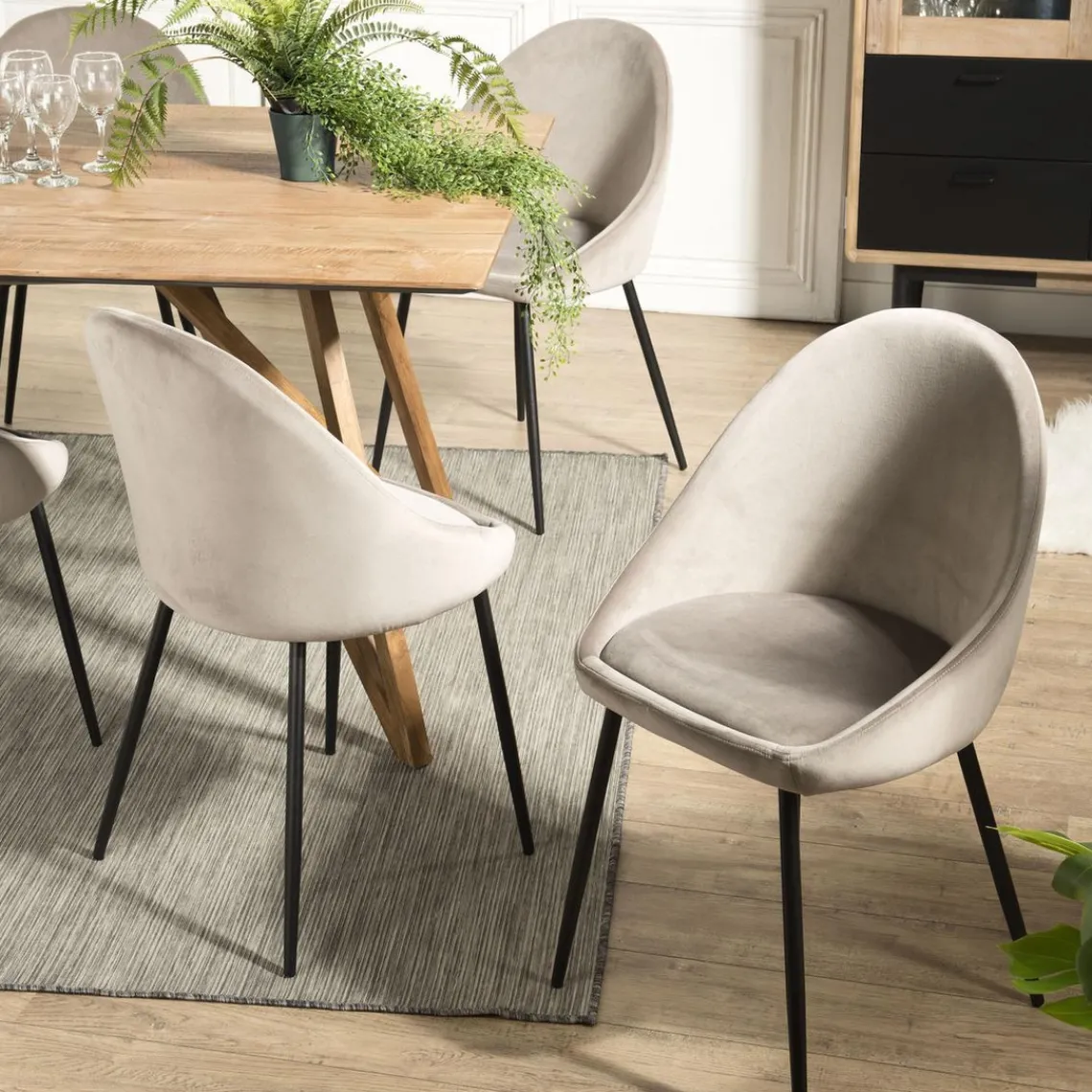 Macabane Lot De 2 Chaises TOM Velours Chamois Pieds Métal Outlet