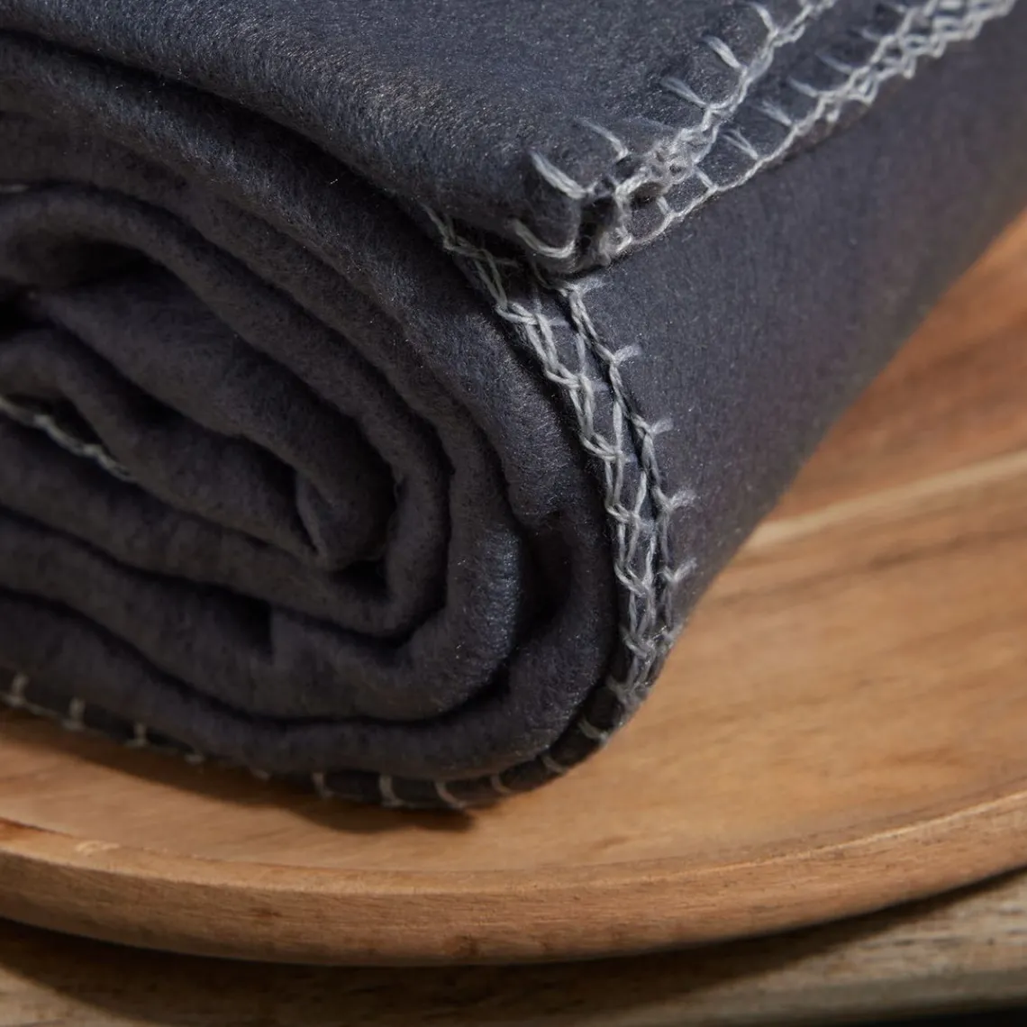 Today Plaid Polaire en Polyester 220 x 240 BIEN AU CHAUD Fusain Gris Outlet