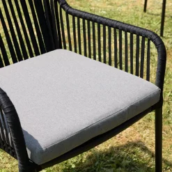 Macabane Salon de jardin 2 personnes Table ronde 70x70cm et 2 fauteuils gris et noirs en cordage Best